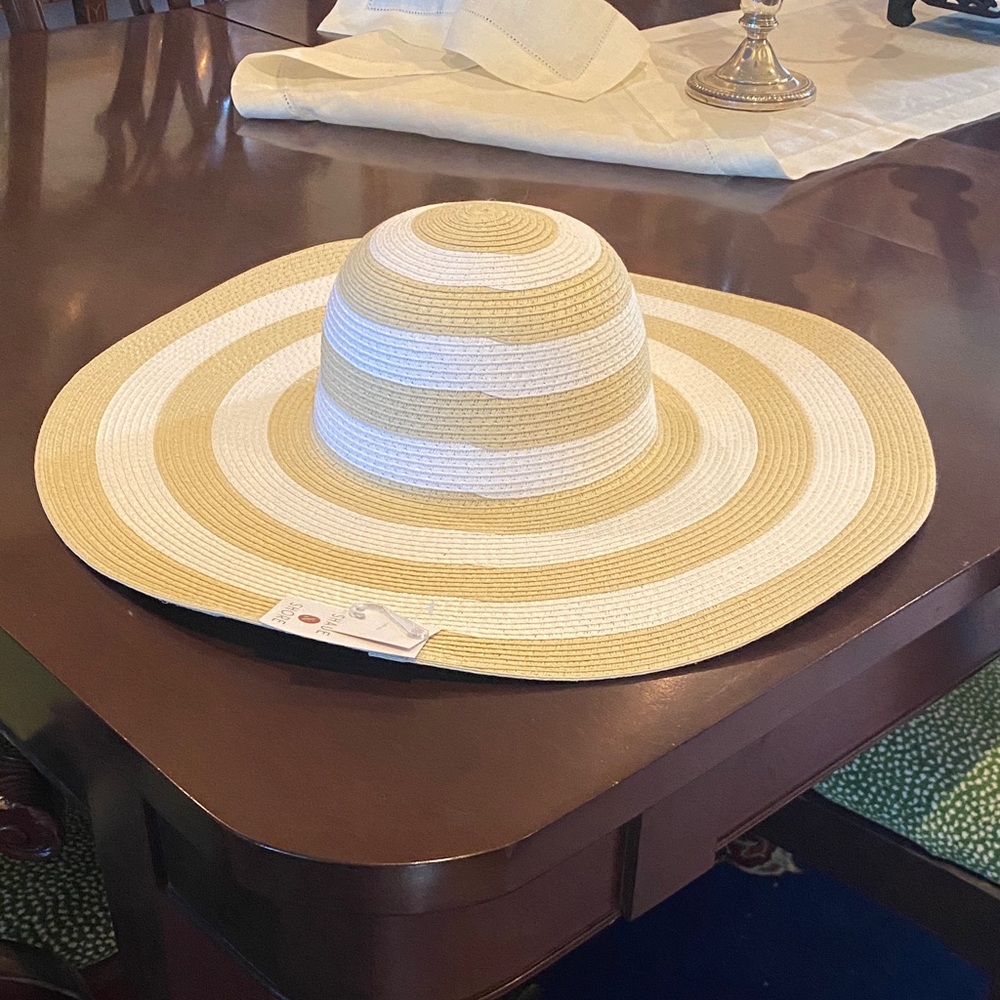 Shade & Shore Tan and White Wide Brim Hat
